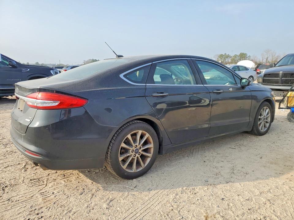 Photo 3 from auction – 2017 FORD FUSION with VIN 3FA6P0HD4HR122679