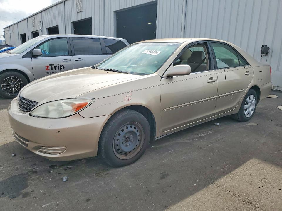 TOYOTA CAMRY LE 2004 with VIN JTDBE32K040245168 - Photo from auction