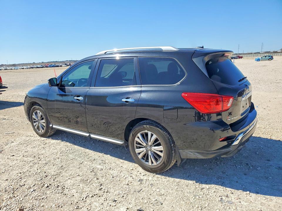 Photo 2 from auction – 2017 NISSAN PATHFINDER with VIN 5N1DR2MN9HC625639