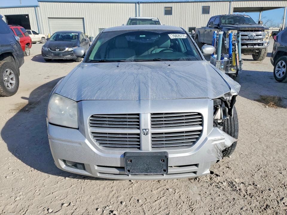 Photo 5 from auction – 2007 DODGE MAGNUM with VIN 2D8FV47V27H667387
