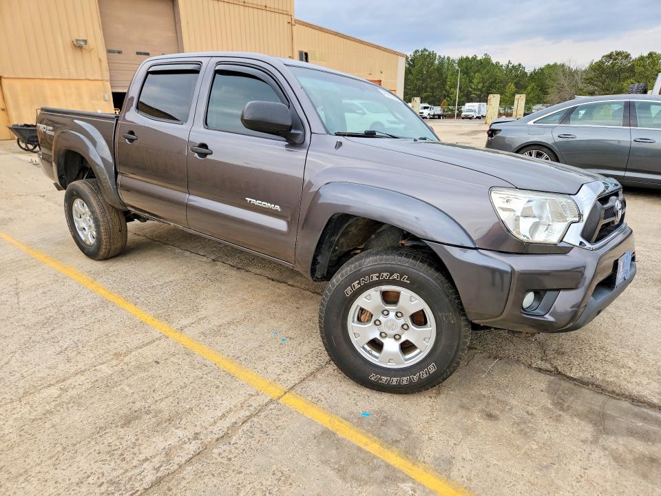 Photo 4 from auction – 2015 TOYOTA TACOMA with VIN 5TFJU4GN2FX084047