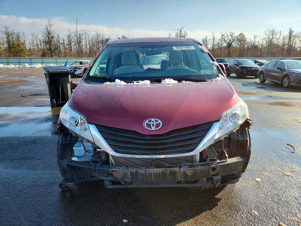 Photo 5 from auction – 2013 TOYOTA SIENNA with VIN 5TDKK3DC4DS285135