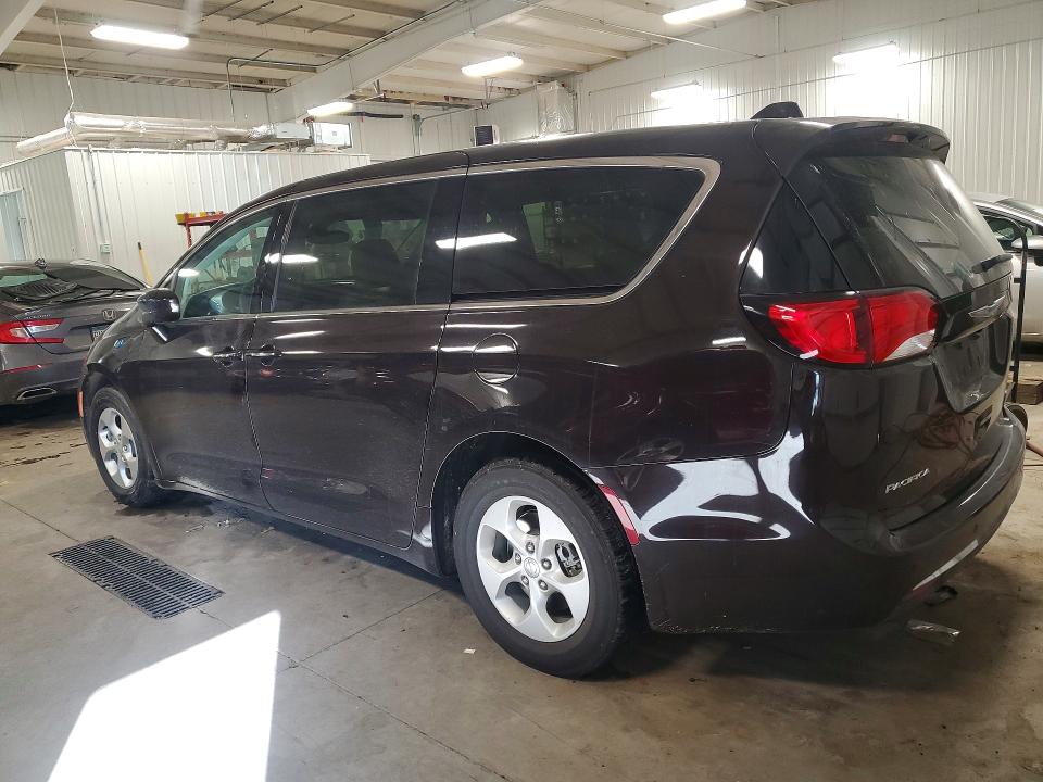 Photo 2 from auction – 2018 CHRYSLER PACIFICA with VIN 2C4RC1H76JR236715