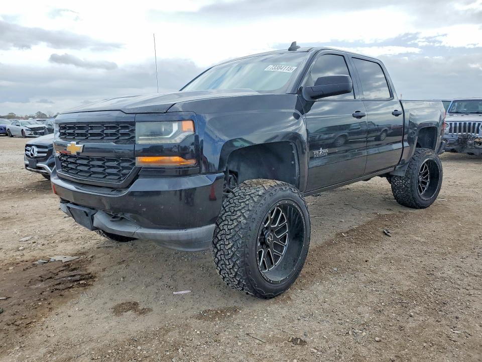 CHEVROLET SILVERADO 2018 with VIN 3GCUKPEC2JG388305 - Photo from auction