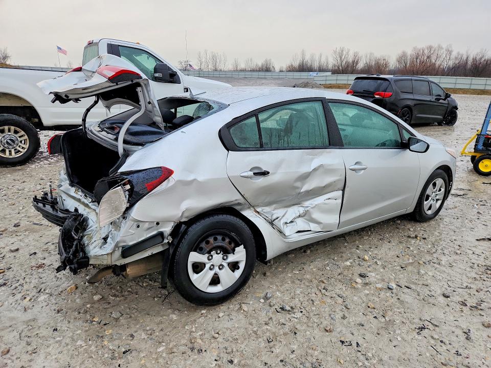 Photo 3 from auction – 2017 KIA FORTE with VIN 3KPFK4A73HE058288