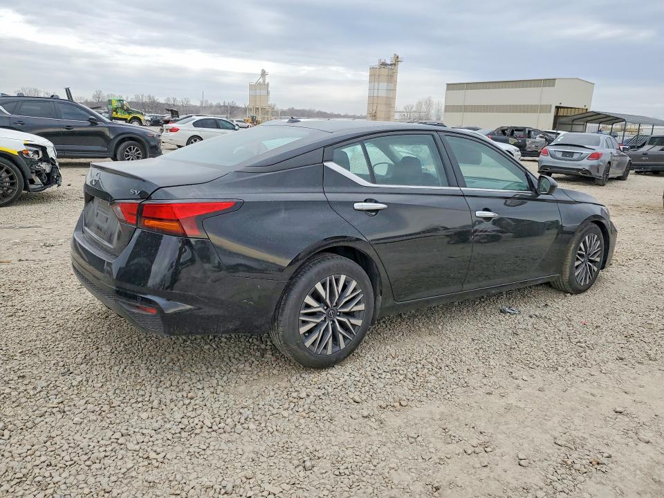 Photo 3 from auction – 2023 NISS ALTIMA with VIN 1N4BL4DV4PN336153