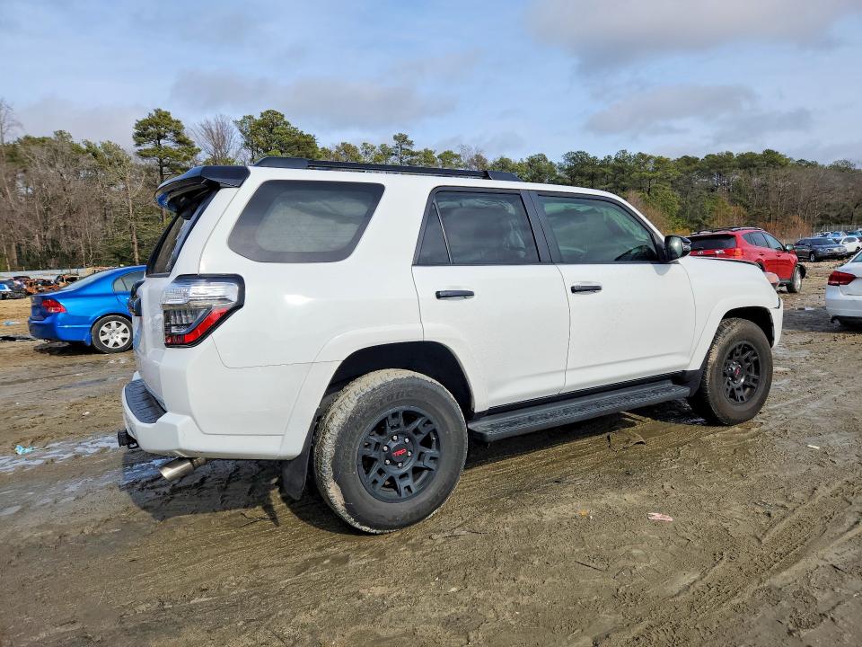 Photo 3 from auction – 2021 TOYOTA 4RUNNER with VIN JTEHU5JR9M5907500