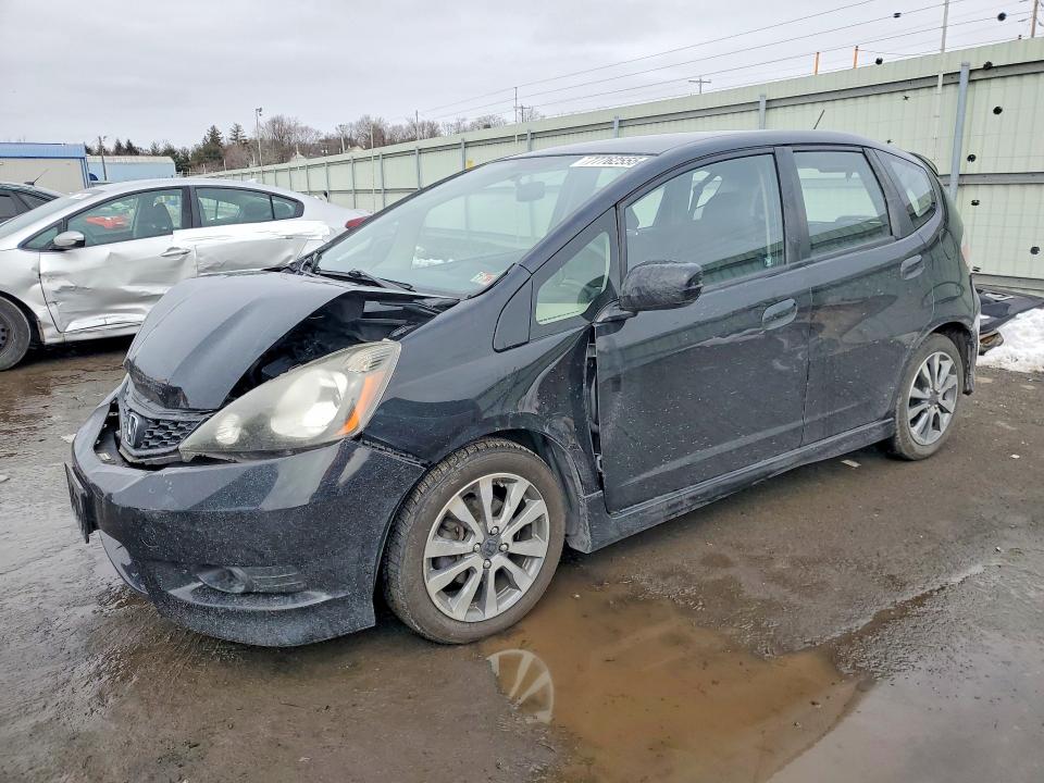 HONDA FIT 2013 with VIN JHMGE8G5XDC071158 - Photo from auction