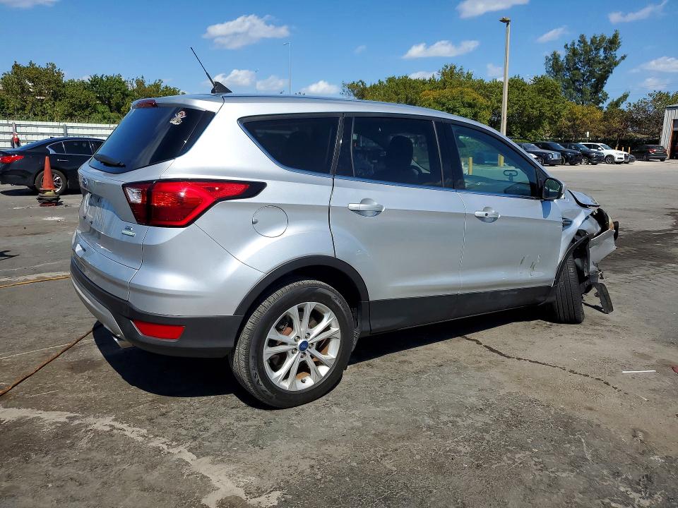 Photo 3 from auction – 2019 FORD ESCAPE with VIN 1FMCU0GD9KUA89651