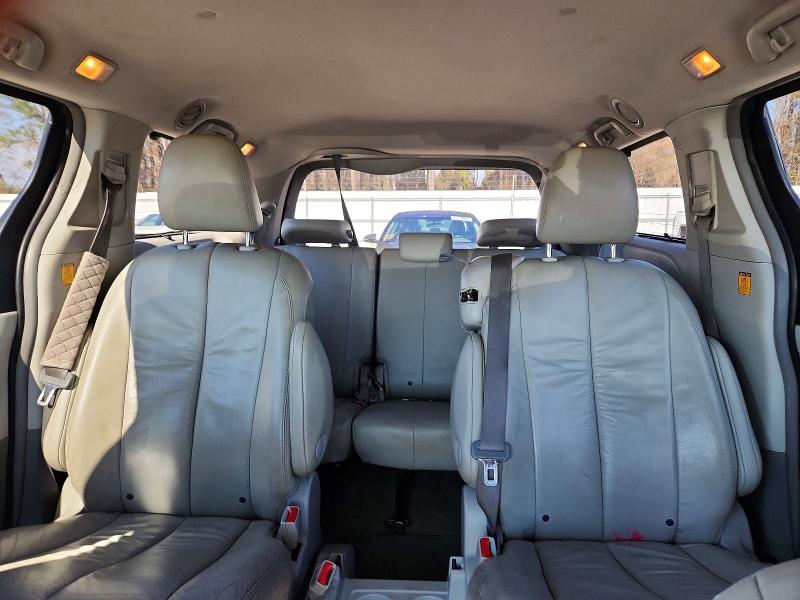 Photo 10 from auction – 2011 TOYOTA SIENNA XLE with VIN 5TDYK3DC1BS163257