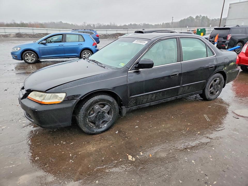 HONDA ACCORD 2000 with VIN 1HGCG1659YA080634 - Photo from auction