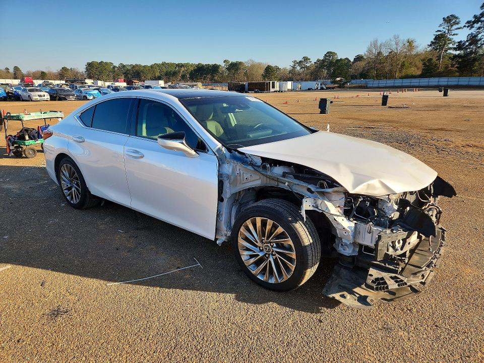 Photo 4 from auction – 2019 LEXUS ES with VIN 58ABZ1B13KU020429