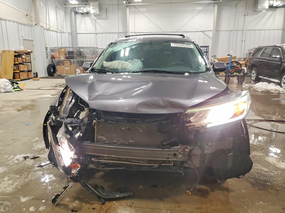 Photo 5 from auction – 2015 HONDA CR-V with VIN 2HKRM3H78FH540304