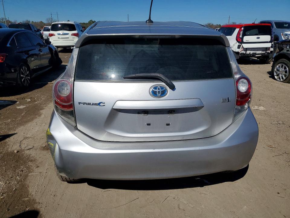 Photo 6 from auction – 2012 TOYOTA PRIUS C with VIN JTDKDTB37C1004390