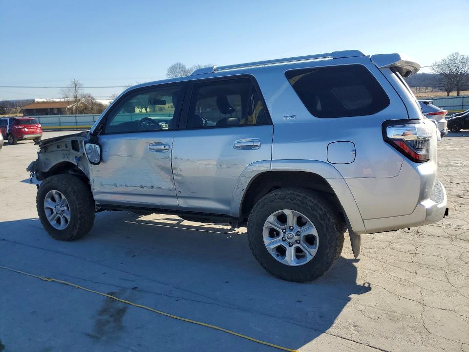 Photo 2 from auction – 2015 TOYOTA 4RUNNER SR with VIN JTEBU5JR1F5244710