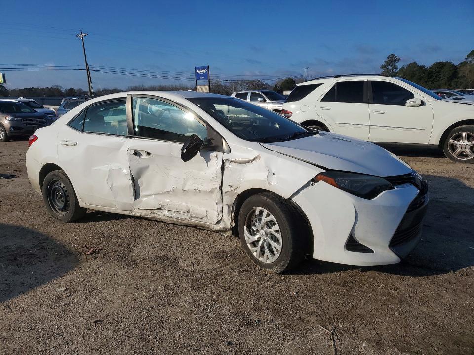 Photo 4 from auction – 2018 TOYOTA COROLLA with VIN 5YFBURHE6JP816851