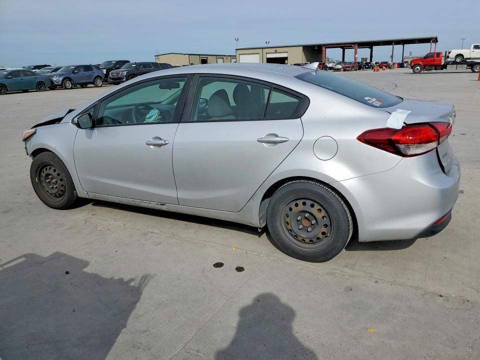 Photo 2 from auction – 2017 KIA FORTE with VIN 3KPFK4A7XHE075928