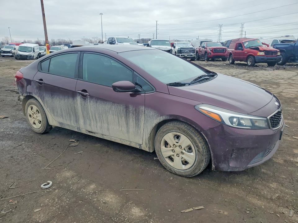 Foto 4 de la subasta – 2018 KIA FORTE con VIN 3KPFK4A79JE200892