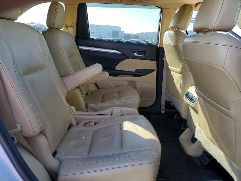 Photo 11 from auction – 2018 TOYOTA HIGHLANDER with VIN 5TDKZRFHXJS532385