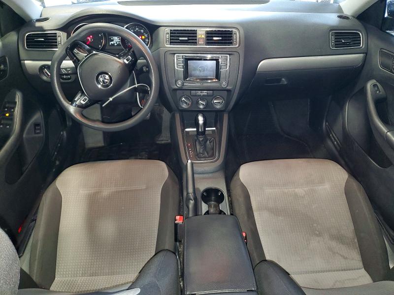 Photo 8 from auction – 2017 VOLKSWAGEN JETTA with VIN 3VW2B7AJ3HM329302