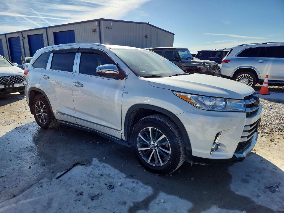 Photo 4 from auction – 2018 TOYOTA HIGHLANDER with VIN 5TDJZRFH6JS548305