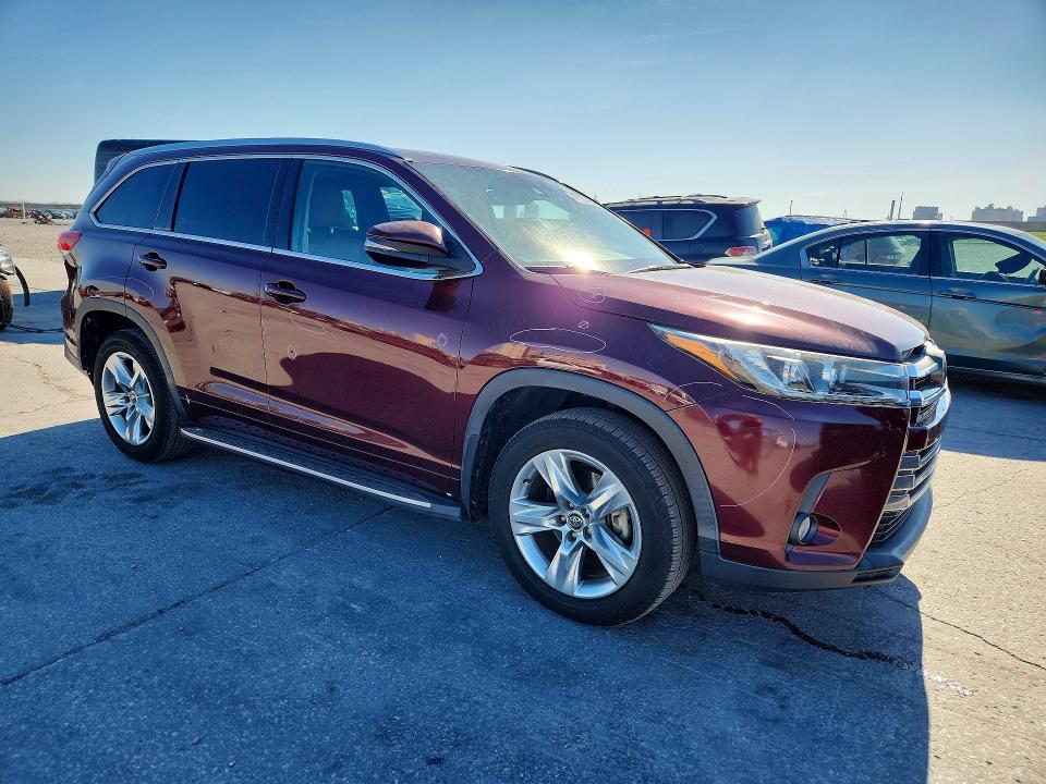 Photo 4 from auction – 2017 TOYOTA HIGHLANDER with VIN 5TDYZRFH0HS216207