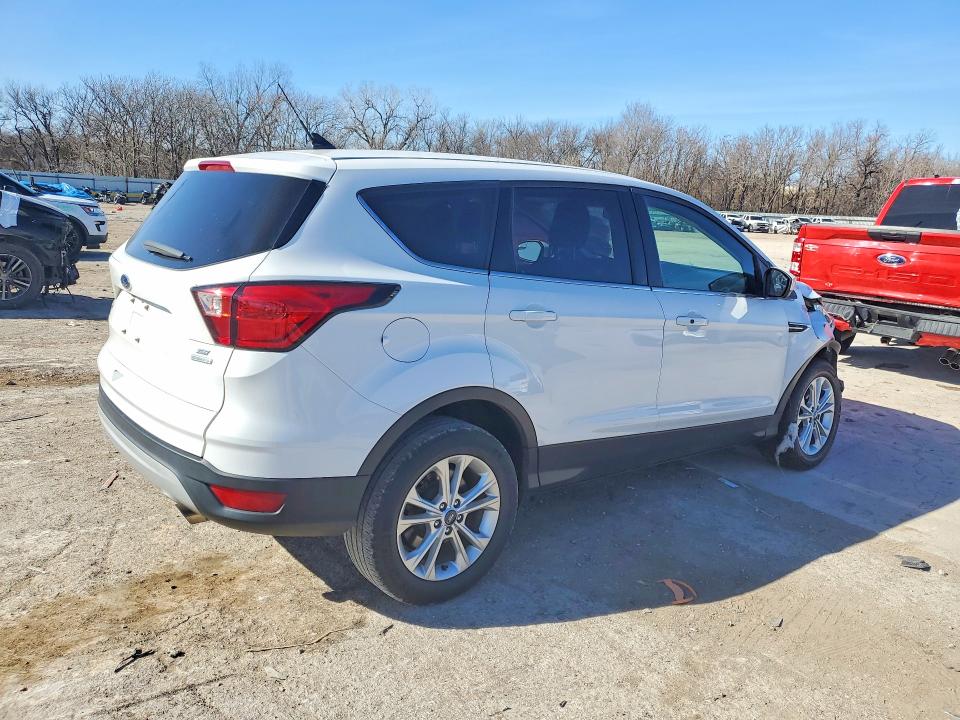 Photo 3 from auction – 2019 FORD ESCAPE with VIN 1FMCU0GD4KUA39949