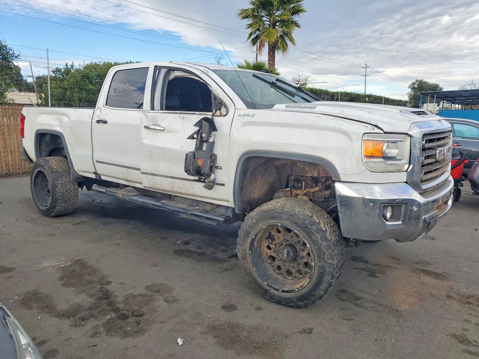 Photo 4 from auction – 2018 GMC SIERRA with VIN 1GT12TEY7JF282523