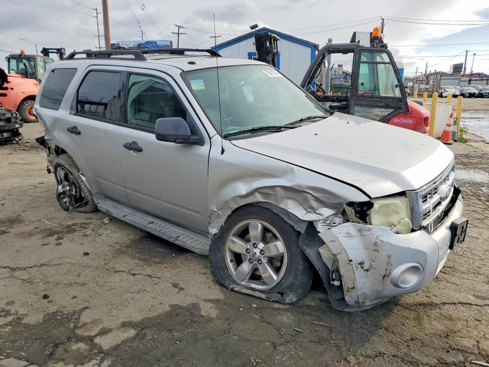 Photo 4 from auction – 2010 FORD ESCAPE with VIN 1FMCU0D76AKD00880