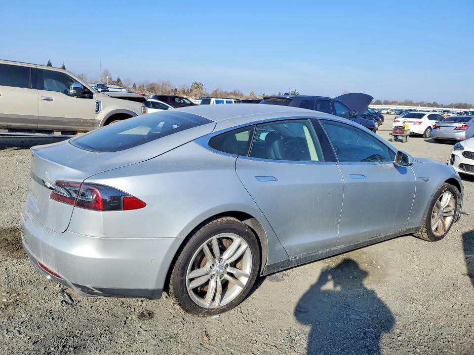Photo 3 from auction – 2014 TESLA MODEL S with VIN 5YJSA1S14EFP66226