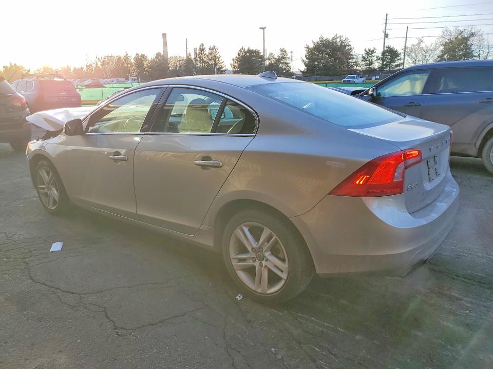 Zdjęcie 2 z aukcji – 2014 VOLVO S60 z VIN YV1612FS9E2294418