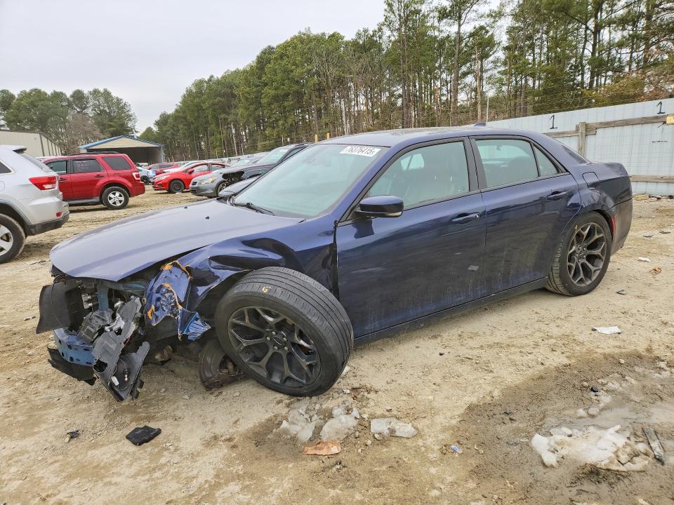 CHRYSLER 300 2015 with VIN 2C3CCABG6FH921622 - Photo from auction