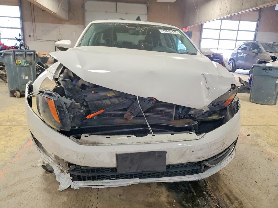 Photo 5 from auction – 2012 VOLKSWAGEN PASSAT with VIN 1VWBH7A35CC069754