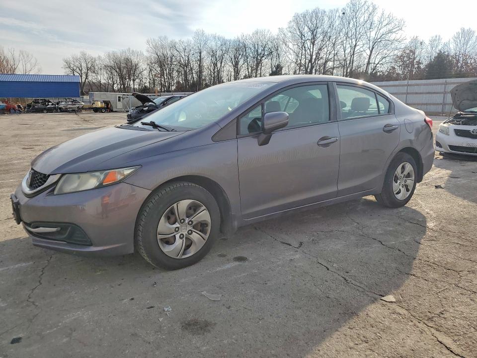HONDA CIVIC LX 2015 with VIN 19XFB2F5XFE040931 - Photo from auction