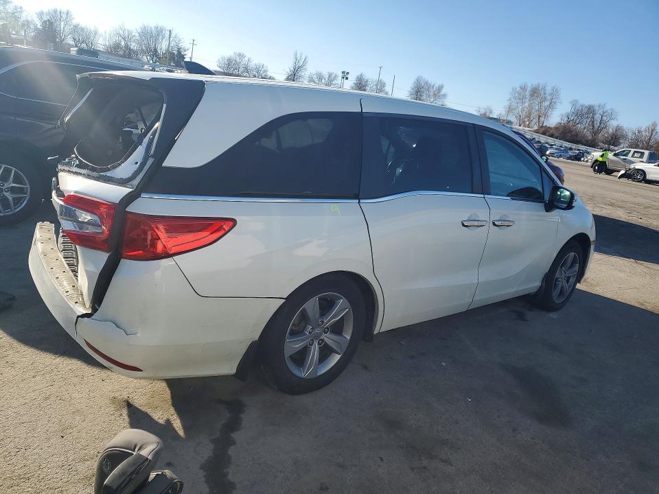 Photo 3 from auction – 2018 HONDA ODYSSEY with VIN 5FNRL6H72JB084473