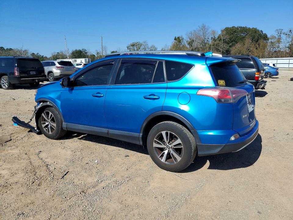 Photo 2 from auction – 2017 TOYOTA RAV4 with VIN JTMRFREV2HJ154021