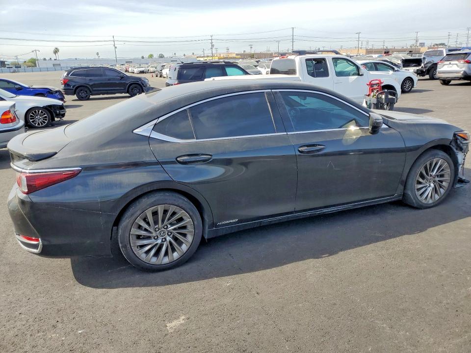 Photo 3 from auction – 2022 LEXUS ES with VIN 58AEA1C15NU020309