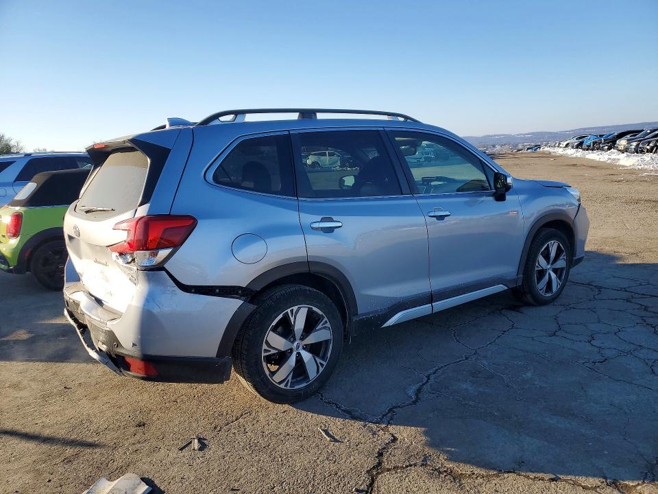 Photo 3 from auction – 2019 SUBARU FORESTER T with VIN JF2SKAWC3KH523352