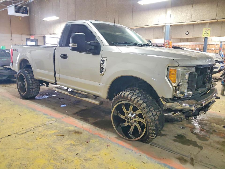 Photo 4 from auction – 2017 FORD F250 with VIN 1FTBF2B67HEB16833