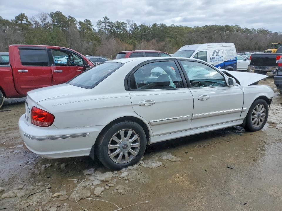 Photo 3 from auction – 2003 HYUNDAI SONATA with VIN KMHWF35HX3A880773