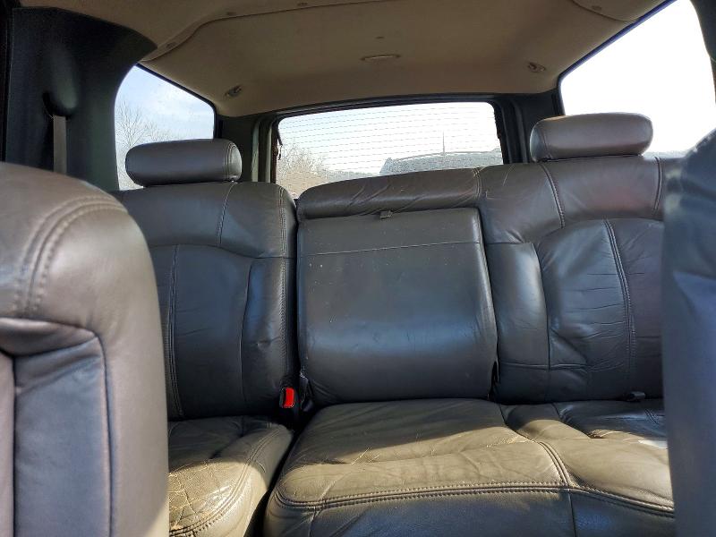 Photo 10 from auction – 2000 CHEVROLET SUBURBAN with VIN 3GNFK16T0YG225688