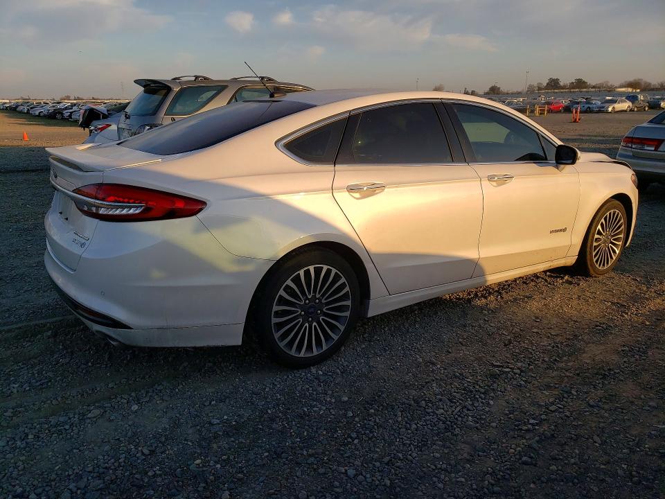 Photo 3 from auction – 2018 FORD FUSION with VIN 3FA6P0RU2JR246471