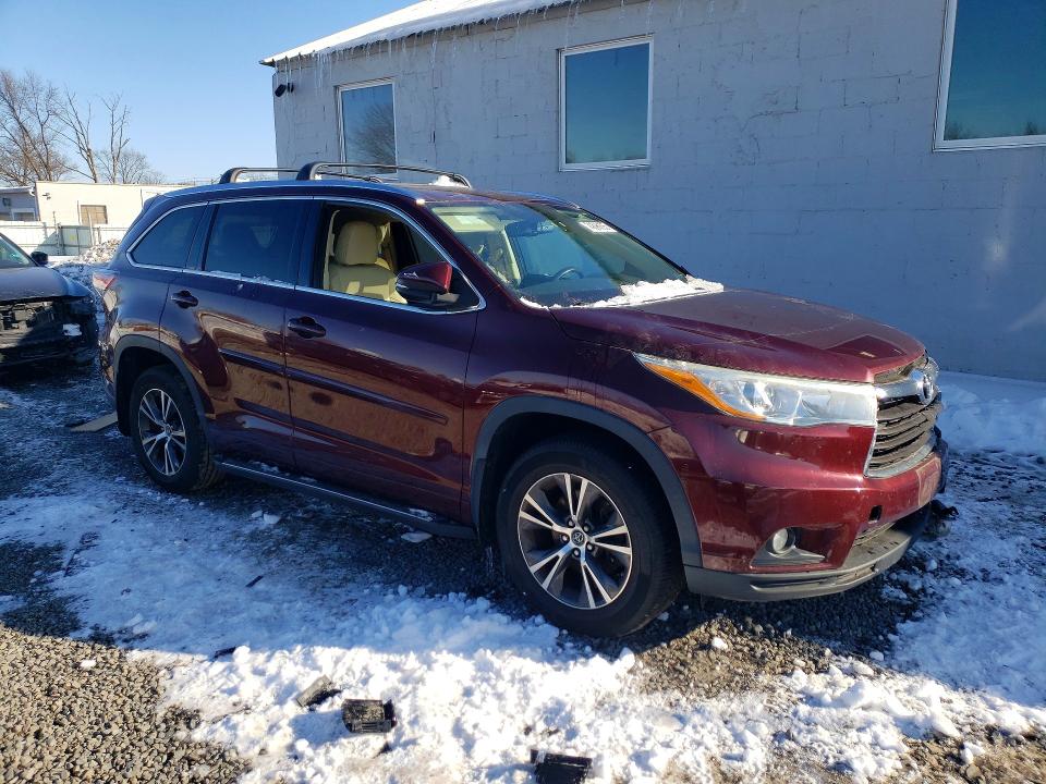 Photo 4 from auction – 2016 TOYOTA HIGHLANDER with VIN 5TDJKRFH0GS302752