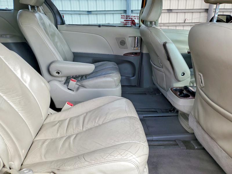 Photo 11 from auction – 2011 TOYOTA SIENNA XLE with VIN 5TDDK3DCXBS021794