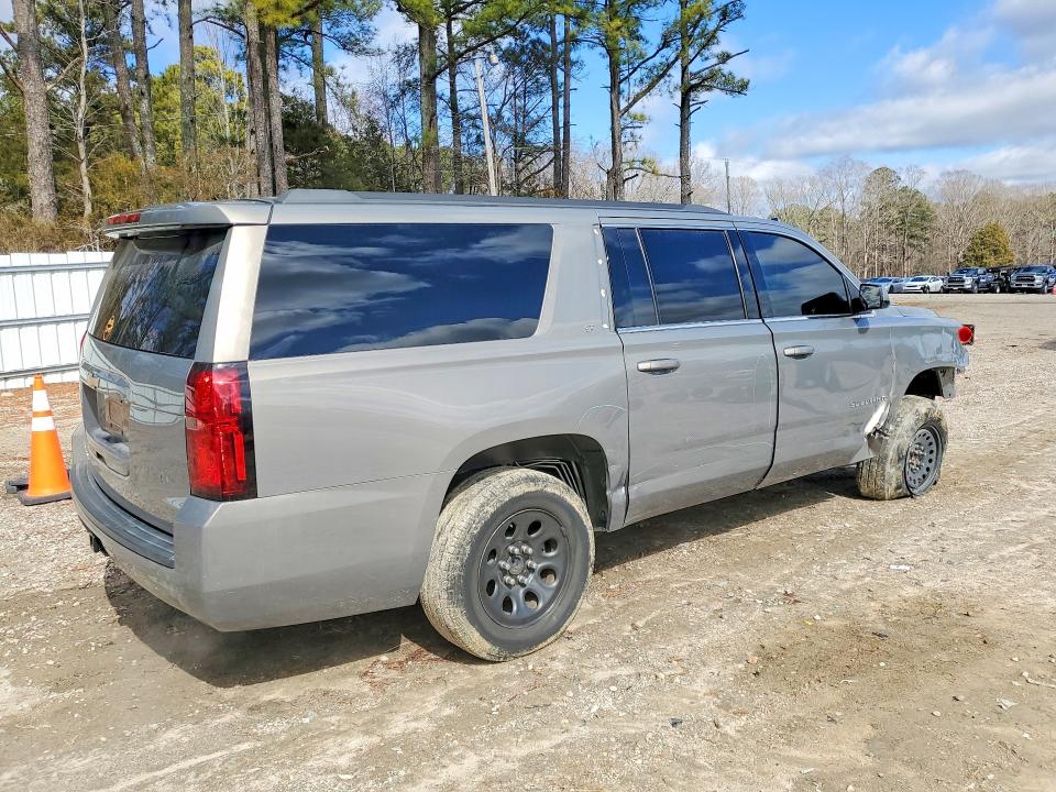 Photo 3 from auction – 2017 CHEVROLET SUBURBAN with VIN 1GNSCHKC9HR221035