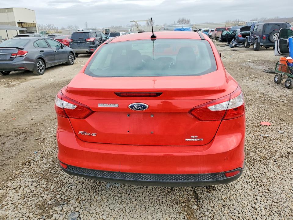 Photo 6 from auction – 2014 FORD FOCUS with VIN 1FADP3F2XEL254124