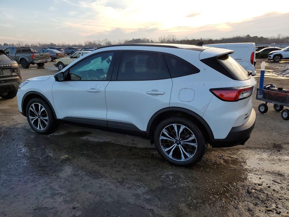 Photo 2 from auction – 2021 FORD ESCAPE SEL with VIN 1FMCU9H97MUB32224