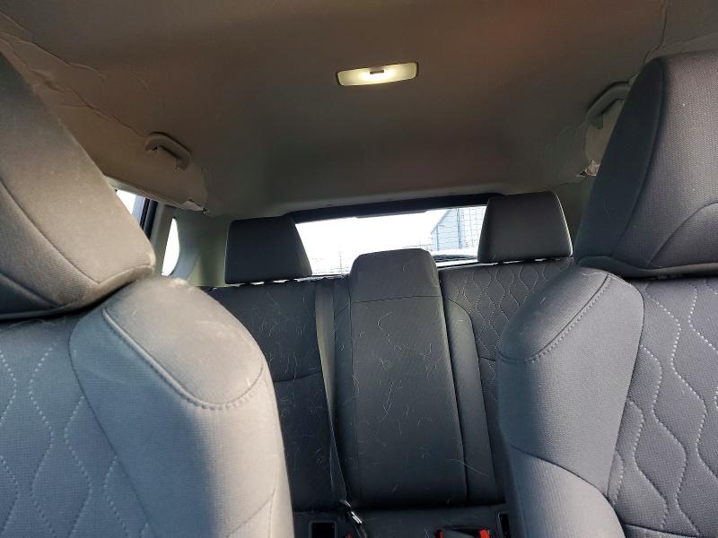 Photo 10 from auction – 2022 TOYOTA COROLLA CROSS with VIN 7MUCAABG6NV004672