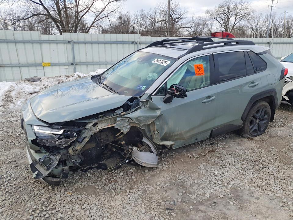 TOYOTA RAV4 ADVEN 2022 مع رقم تعريف المركبة 2T3J1RFVXNW322009 - صورة من المزاد