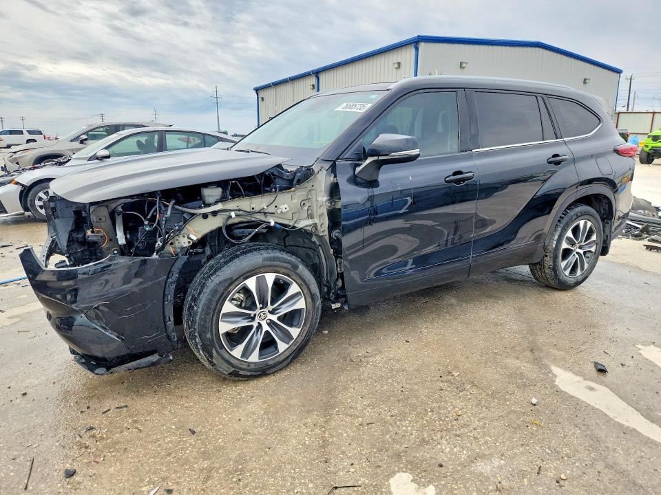 TOYOTA HIGHLANDER 2023 with VIN 5TDKDRAH1PS004183 - Photo from auction